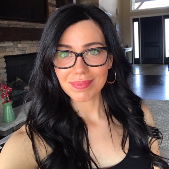 Meet your Posher, Jena - Picture 1 of 2